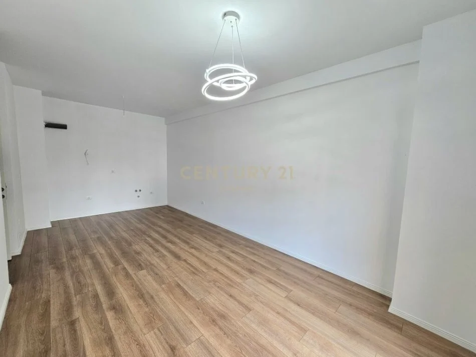 Tirane, shitet apartament 2+1 Kati 2, 98 m² 185.000 € (kompleksi asl 2)
