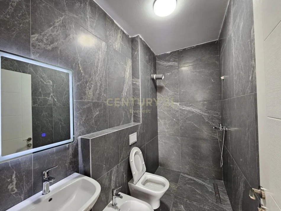 Tirane, shitet apartament 2+1 Kati 2, 98 m² 185.000 € (kompleksi asl 2)