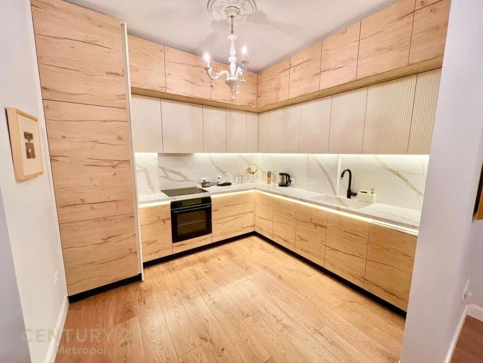 Tirane, jepet me qera apartament 2+1 Kati 3, 101 m² 1.100 € (qender)