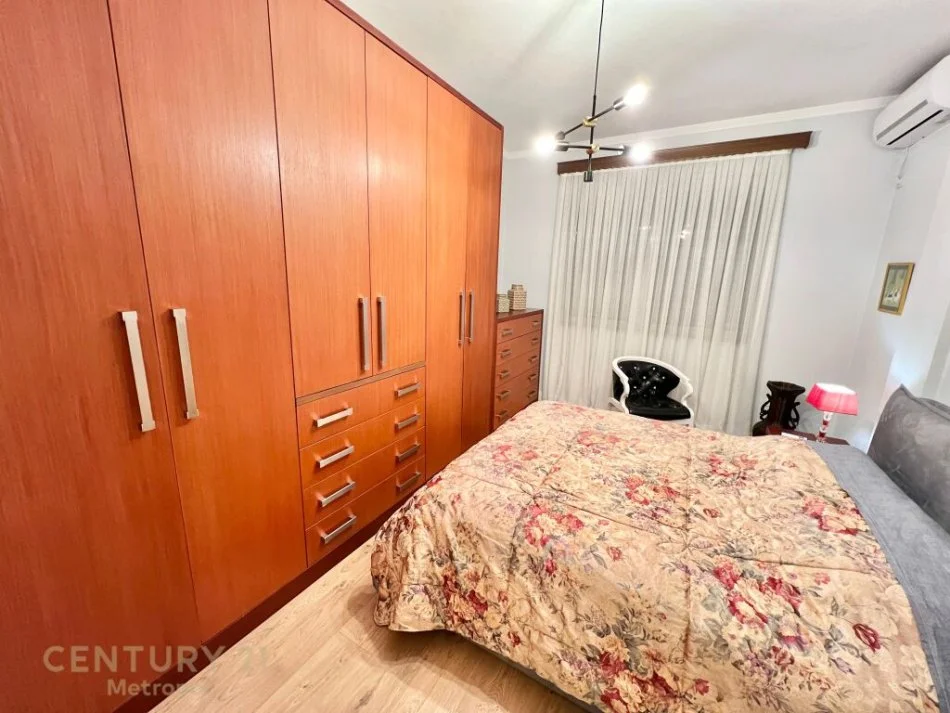 Tirane, jepet me qera apartament 2+1 Kati 3, 101 m² 1.100 € (qender)