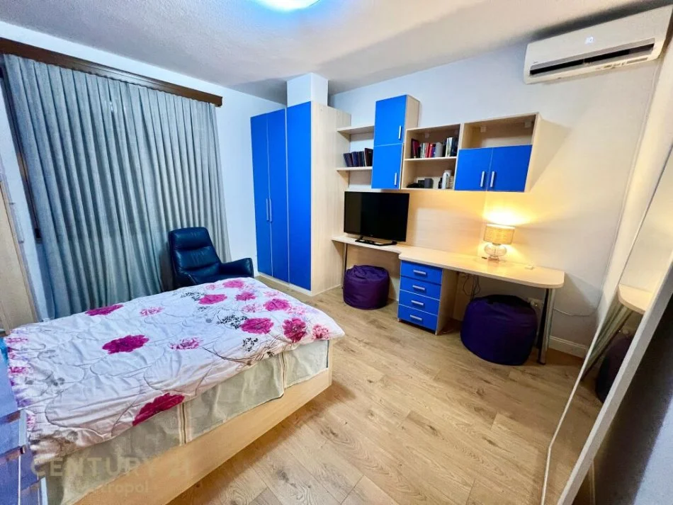 Tirane, jepet me qera apartament 2+1 Kati 3, 101 m² 1.100 € (qender)
