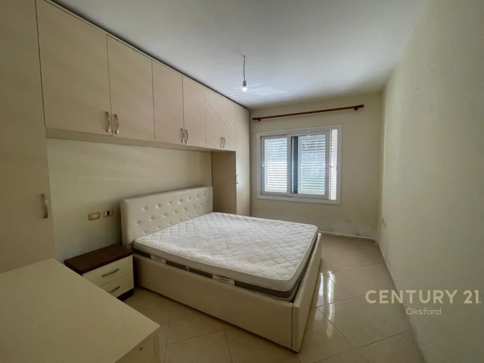Tirane, jepet me qera 2+1 Kati 1, 90 m² 400 € (Selite)