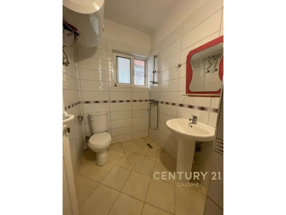 Tirane, jepet me qera 2+1 Kati 1, 90 m² 400 € (Selite)