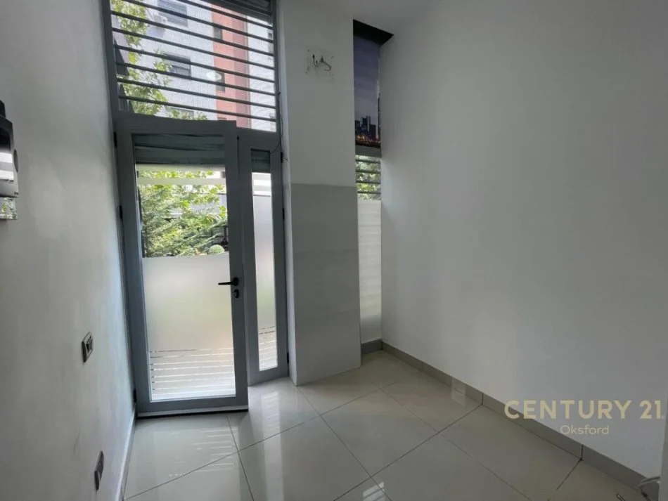 Tirane, jepet me qera dyqan Kati 0, 37 m² 500 € (Kole Koci)