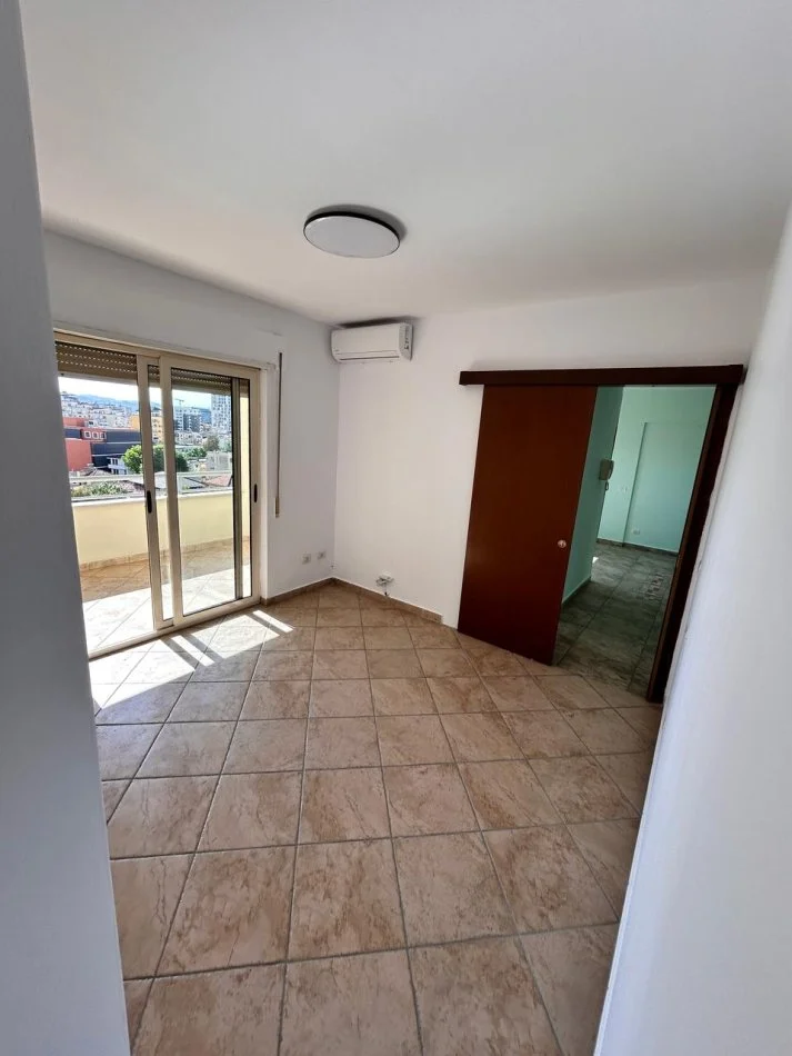 Tirane, jepet me qera 2+1+Ballkon Kati 6, 110 m² 600 € (Fortuzi)