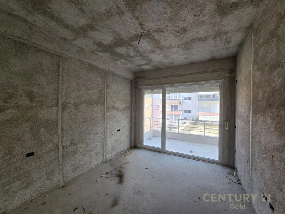 Tirane, shes 2+1+Ballkon Kati 4, 117 m² 165.000 € (Kopshti Botanik, Xhamia)