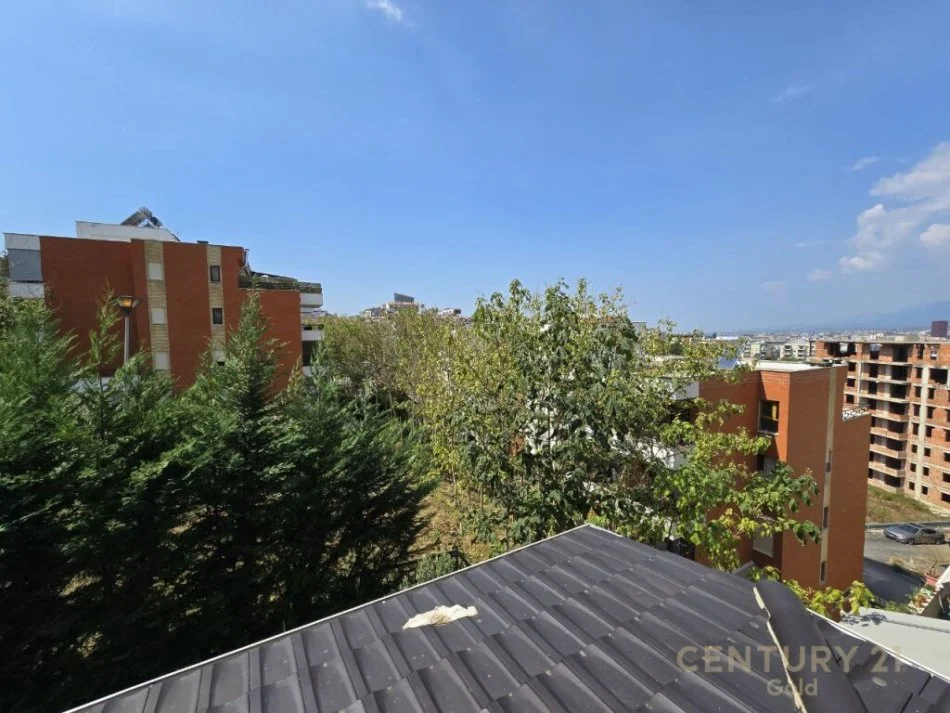 Tirane, shes 2+1+Ballkon Kati 4, 117 m² 165.000 € (Kopshti Botanik, Xhamia)