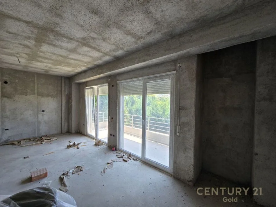 Tirane, shes 2+1+Ballkon Kati 4, 117 m² 165.000 € (Kopshti Botanik, Xhamia)