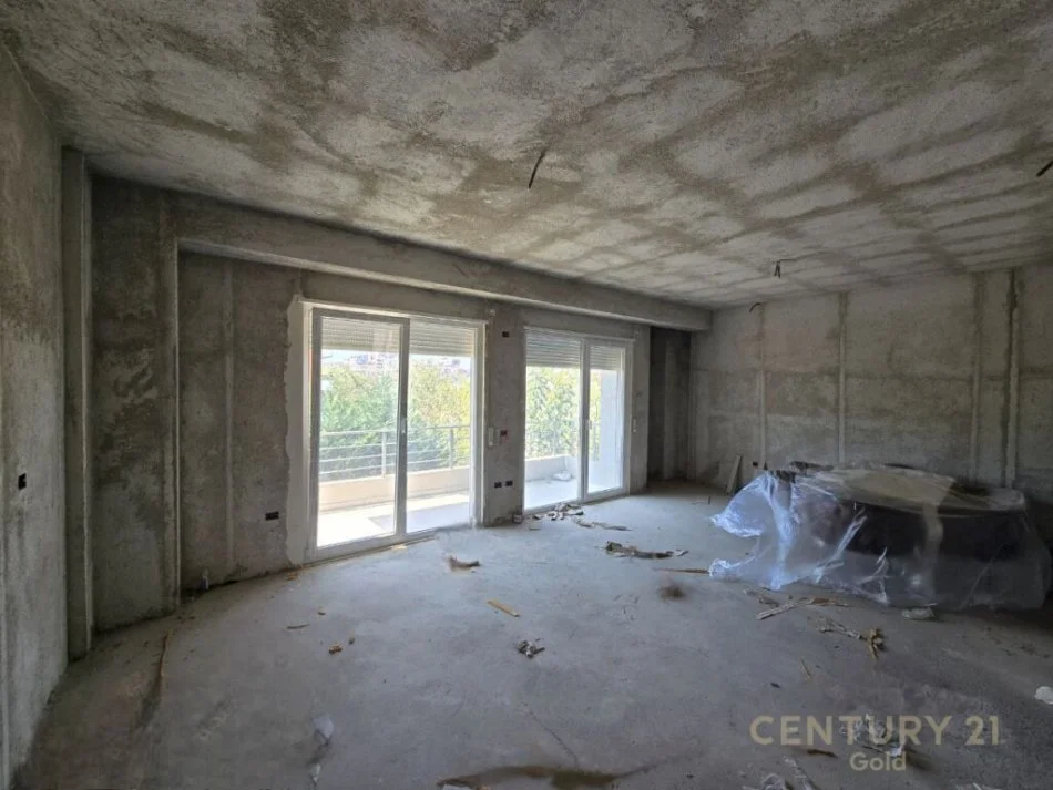 Tirane, shes 2+1+Ballkon Kati 4, 117 m² 165.000 € (Kopshti Botanik, Xhamia)