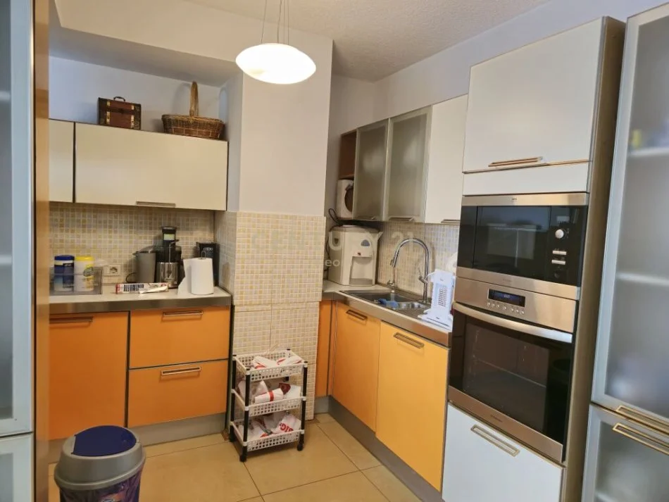 Tirane, jepet me qera apartament 3+1 Kati 3, 125 m² 1.150 € (stacioni i trenit)