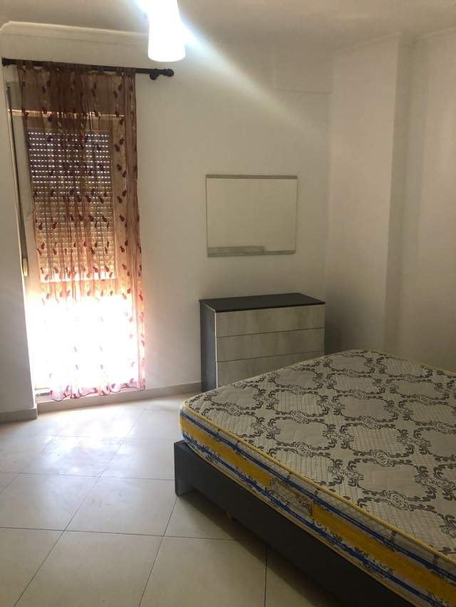 Tirane, jepet me qera apartament 1+1+BLK Kati 3, 70 m² 300  (xhanfize keko)