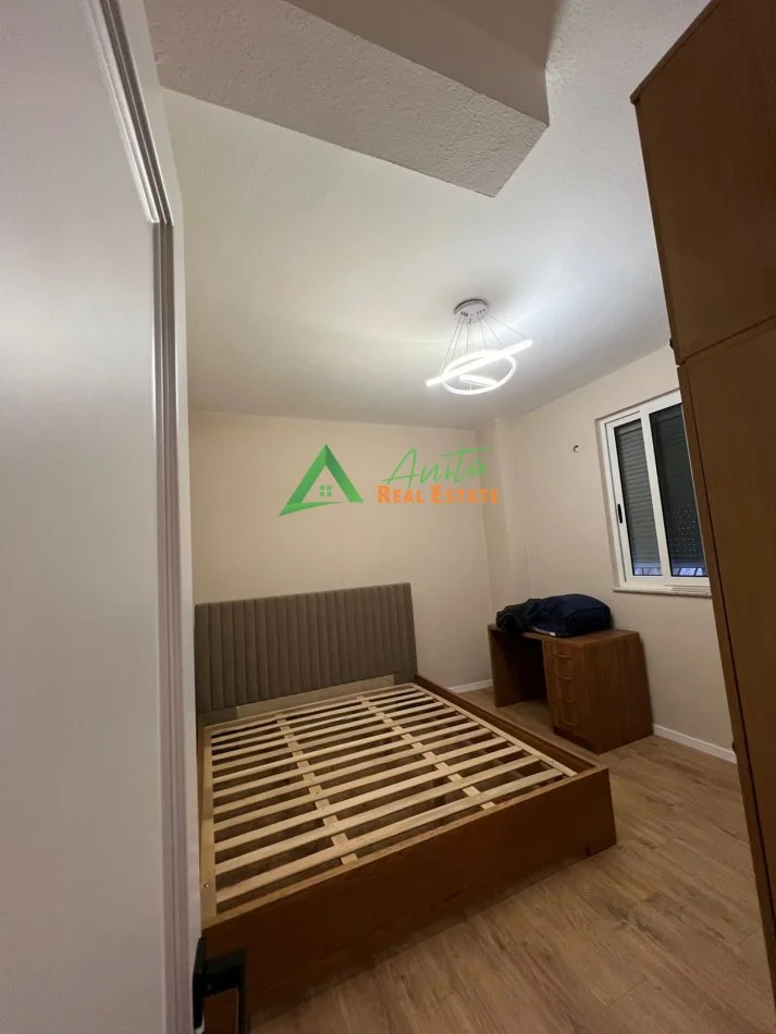 Tirane, jepet me qera apartament 1+1+Ballkon Kati 1, 65 m² 500 €