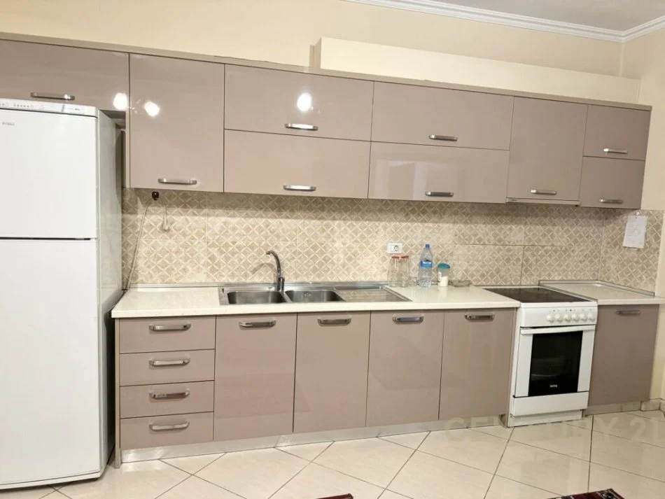 Tirane, jepet me qera apartament 1+1 Kati 2, 71 m² 87.000 € (fresk)