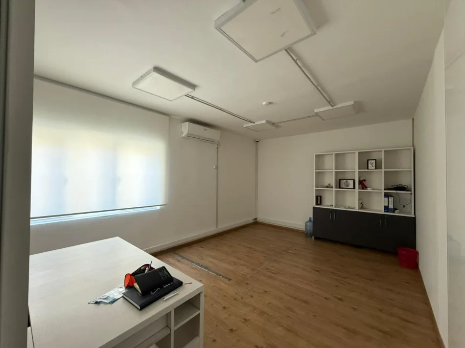 Tirane, jepet me qera ambjent biznesi Kati 1, 311 m² 3.000 € (Ish blloku, Rr.Sami Frasheri)