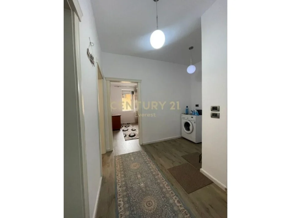 Tirane, jepet me qera apartament 2+1 Kati 3, 69 m² 600 € (vasil shanto)