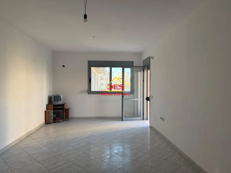 Vlore, shitet apartament 2+1+Ballkon Kati 2, 118 m² 200.000 € (Rruga Çamëria)