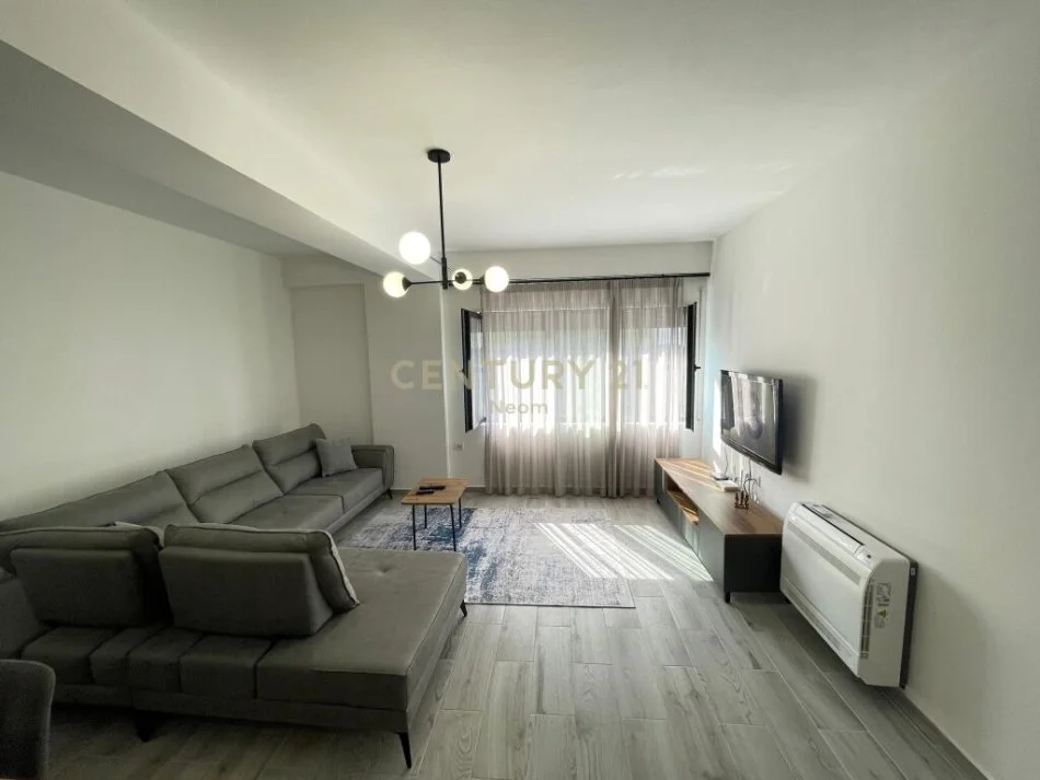 Tirane, jepet me qera apartament 2+1 Kati 2, 99 m² 700 € (kodra e diellit)