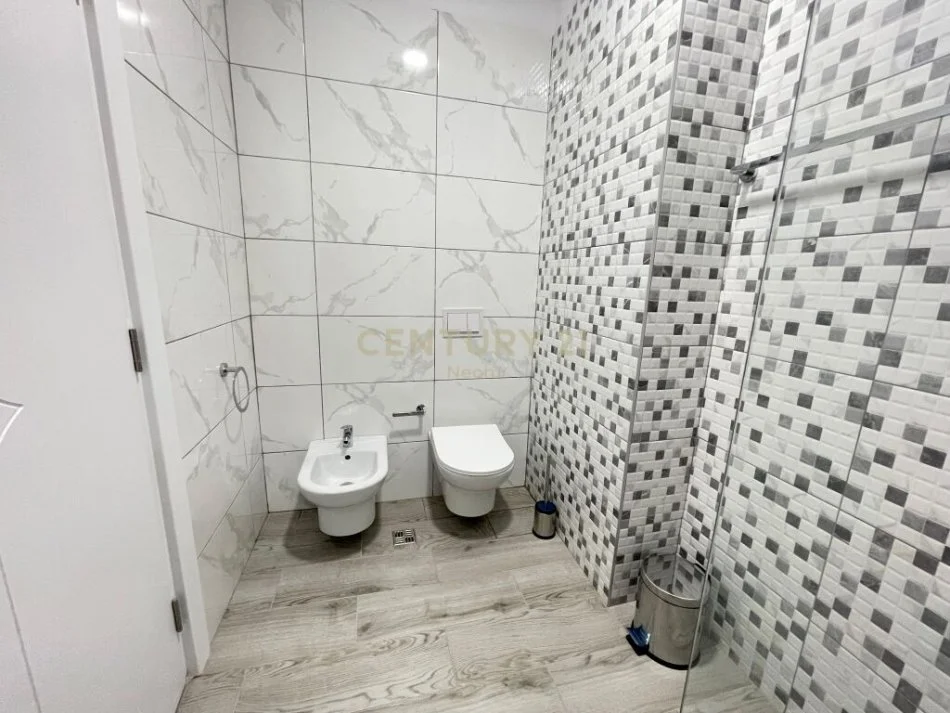 Tirane, jepet me qera apartament 2+1 Kati 2, 99 m² 700 € (kodra e diellit)