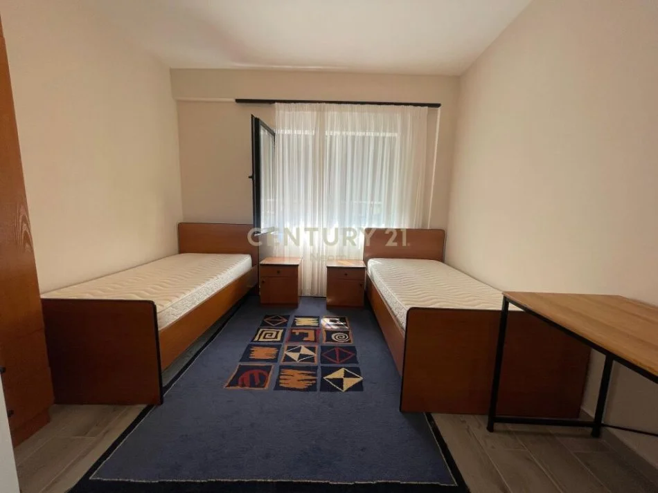 Tirane, jepet me qera apartament 2+1 Kati 2, 99 m² 700 € (kodra e diellit)