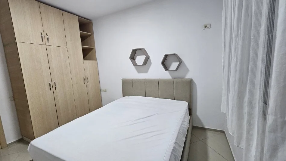 Tirane, jap me qera apartament 1+1+Ballkon Kati 5, 68 m² 40.000 € 