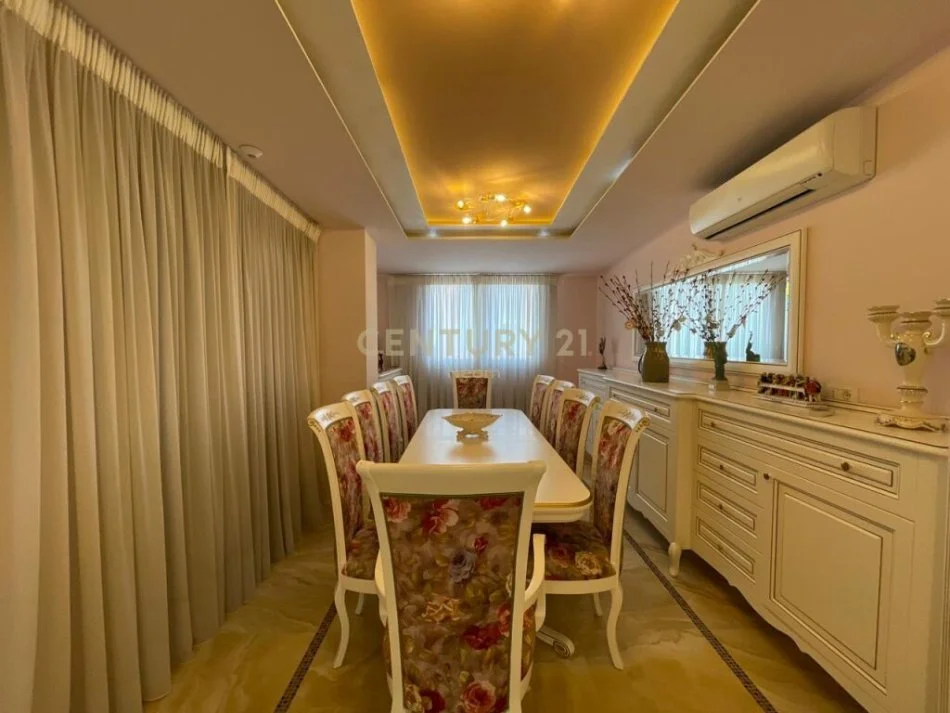 Tirane, shitet apartament 4+1 Kati 4, 227 m² 465.000 € (liqeni i thate)