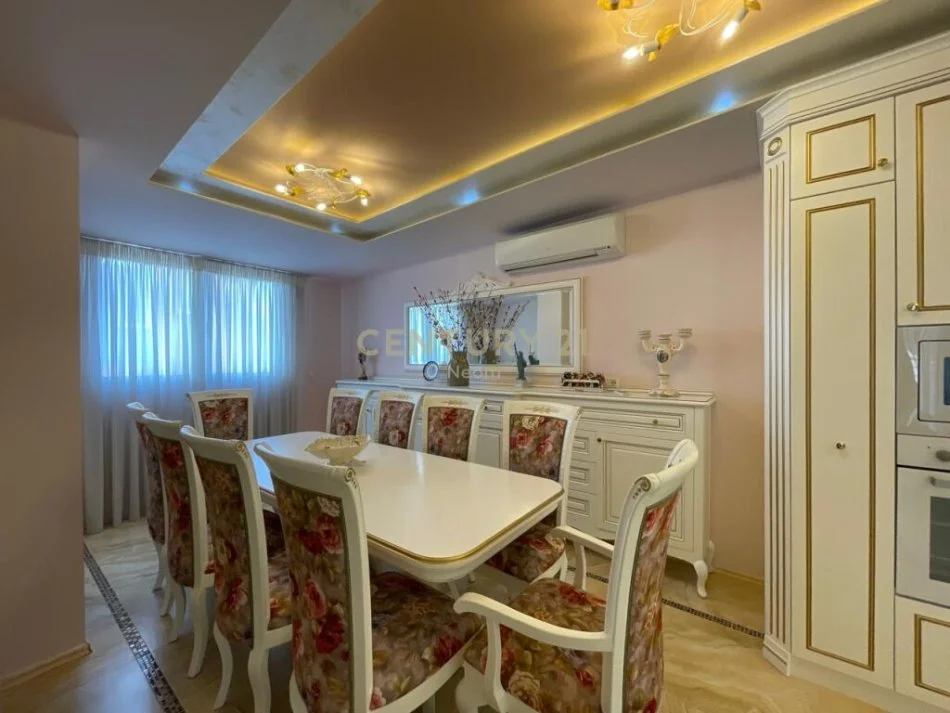 Tirane, jepet me qera apartament 4+1 Kati 4, 227 m² 465.000 € (Liqeni i thate)