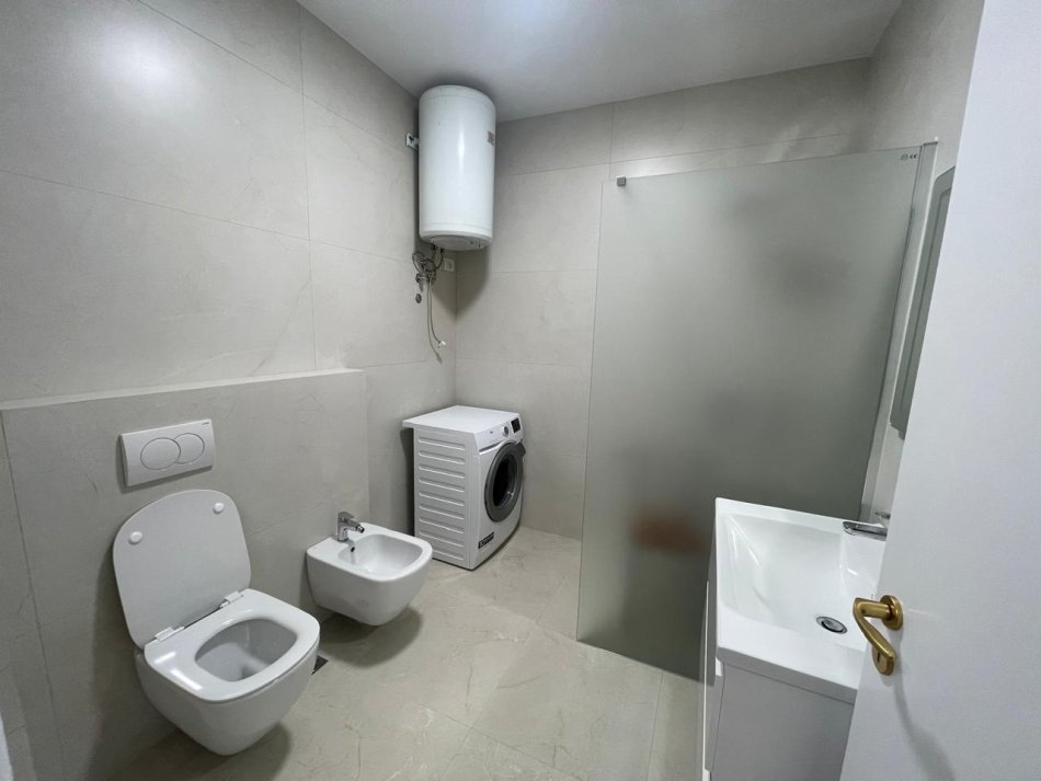 Tirane, jepet me qera apartament 2+1 Kati 7, 100 m² 800 € (Rruga e Kavajes)
