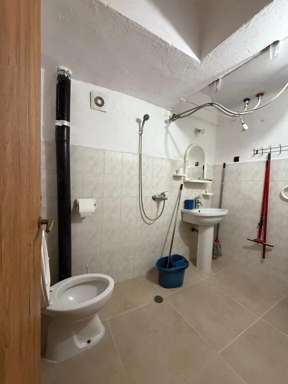Tirane, jepet me qera apartament 2+1+Ballkon Kati 4, 81 m² 500 € (Prane Mozaikut Te Tiranes)