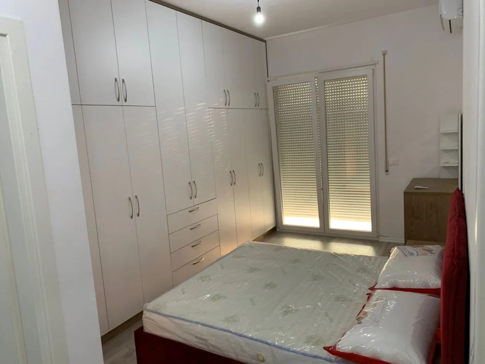 Tirane, jepet me qera apartament 2+1+Aneks+Ballkon Kati 8, 120 m² 450 € (Univers City)