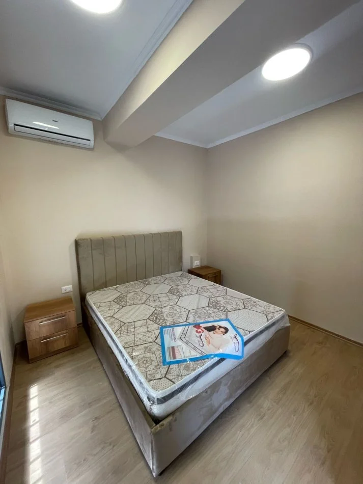 Tirane, jepet me qera apartament 1+1 Kati 5, 65 m² 500 € (Bulevardi ri)