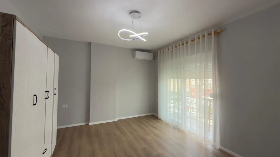 Tirane, jepet me qera apartament 2+1 Kati 8, 113 m² 600 € (Rruga Dritan Hoxha)