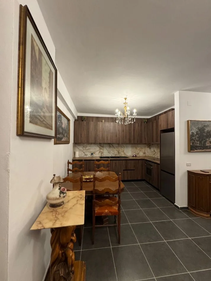 Tirane, jap me qera apartament 2+1 Kati 8, 100 m² 600 € (Astir)