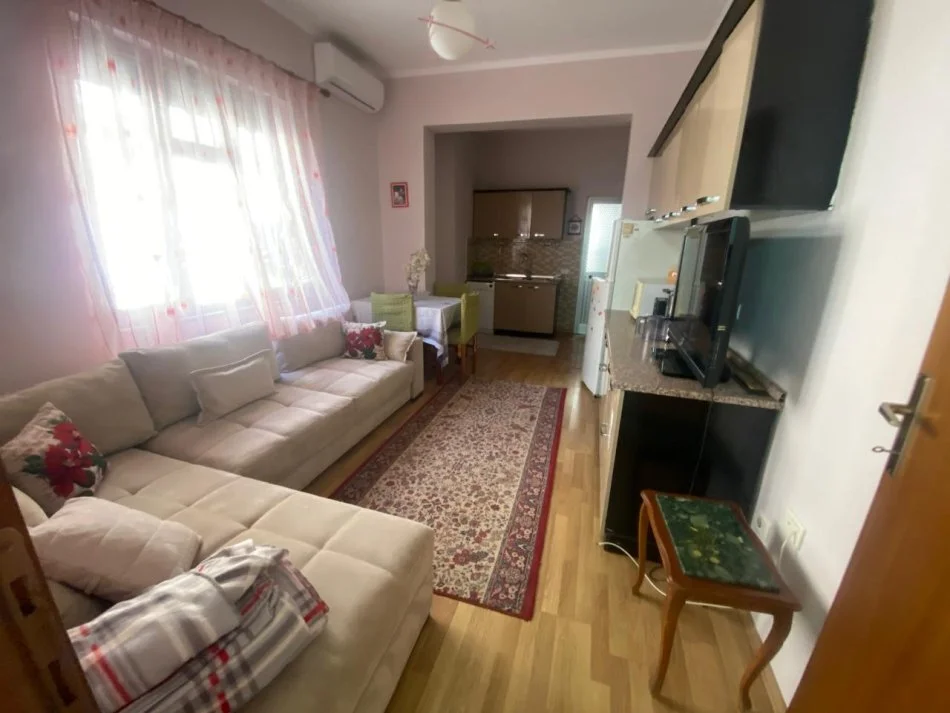 Tirane, jepet me qera apartament 2+1+Ballkon Kati 2, 89 m² 500 € (Pazari i ri , rruga qemal stafa)