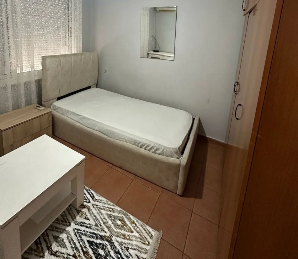 Tirane, jepet me qera apartament 2+1 Kati 5, 60 m² 500 € (Rruga Ferit Xhajko)