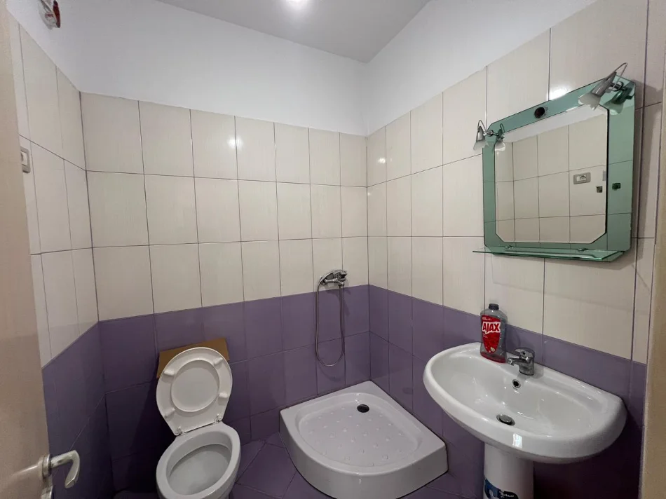 Tirane, jepet me qera apartament 2+1+Ballkon Kati 2, 96 m² 450 € (Thoma Koxhaj)