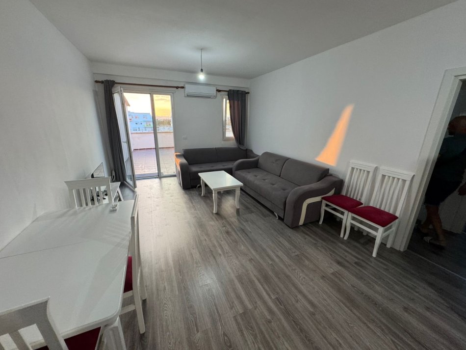 Tirane, jepet me qera apartament 1+1 Kati 5, 110 m² 420 € (Rezidenca klensi)