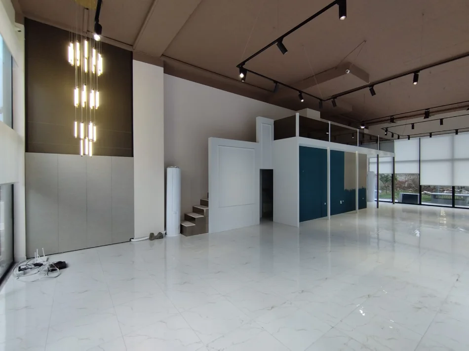 Tirane, jepet me qera dyqan Kati 0, 120 m² 1.200 € (Don Bosko)