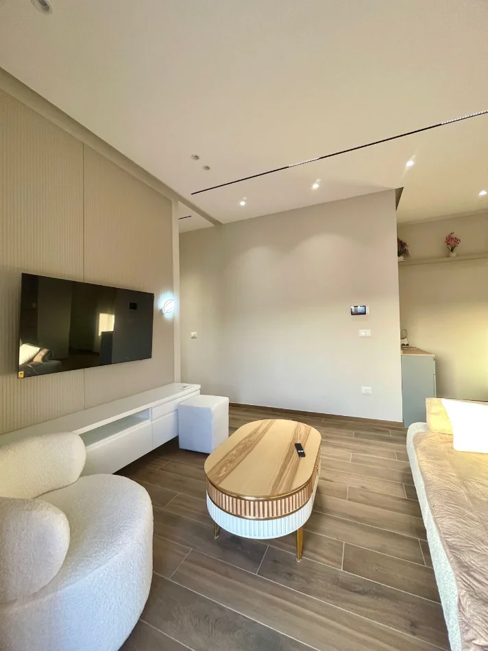 Tirane, jepet me qera apartament 2+1+Ballkon , 131 m² 1.500 € (Kompleksi Delijorgji)