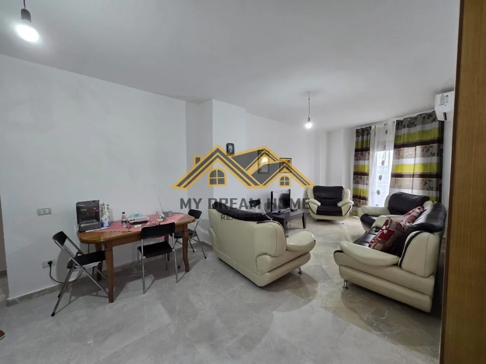 Durres, jepet me qera apartament 2+1+Ballkon Kati 7, 85 m² 450 € (QENDER ME PAMJE NGA DETI)