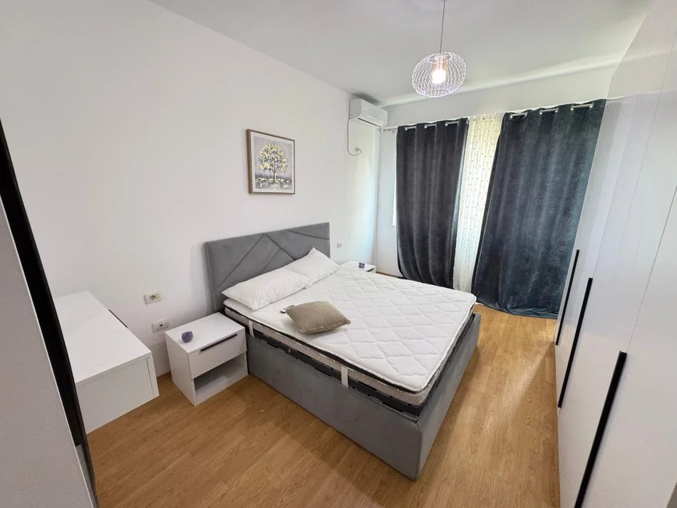 Tirane, jepet me qera apartament 2+1 Kati 3, 96 m² 650 € (Kompleksi fz)