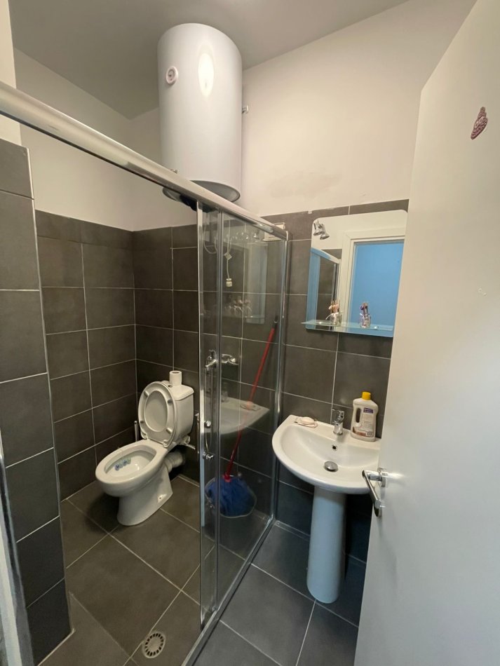 Tirane, jepet me qera zyre Kati 1, 30 m² 500 € (Myslym Shyri)