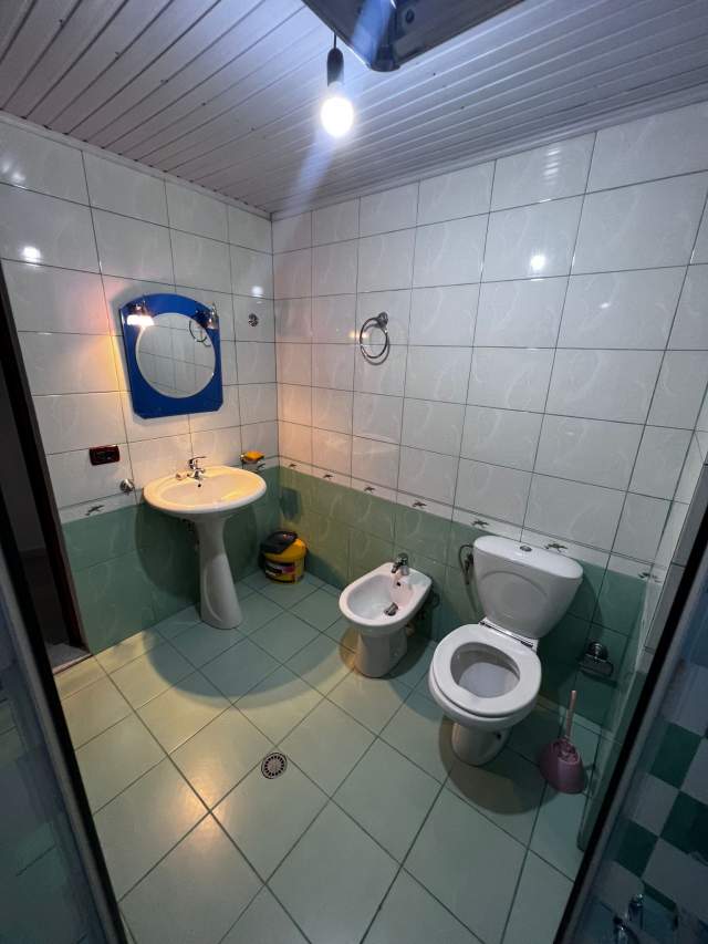 Tirane, jepet me qera apartament 1+1+BLK Kati 2, 70 m² 35.000 Leke (pallati Almak)
