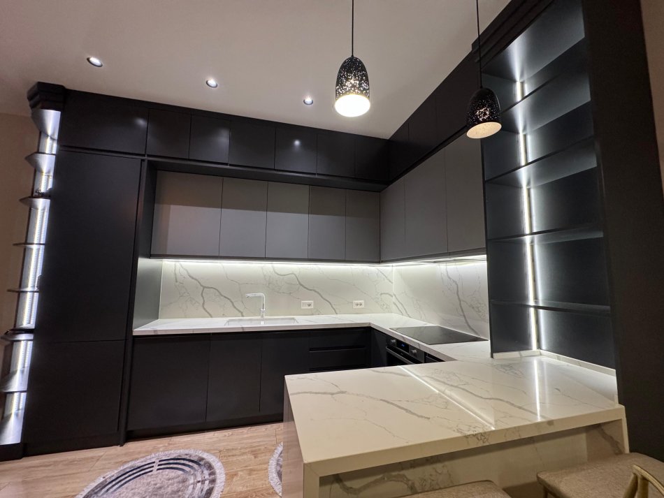 Tirane,shitet  apartament 2+1+Ballkon Kati 8, 127 m² 325.000 € (Square21)