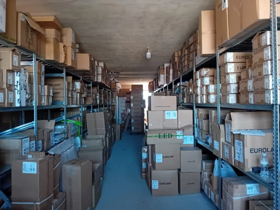 Tirane, jepet me qera magazine Kati 0, 370 m² 600 € (Ali Bakiu Astir)