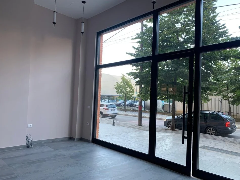 Tirane, jepet me qera Kati 1, 100 m² 1.200 € 