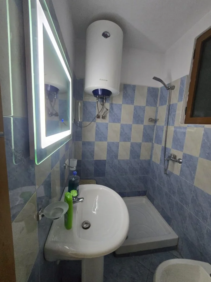 Tirane, jepet me qera apartament 2+1+Ballkon Kati 7, 85 m² 550 € (rruga 5 maj concord center)