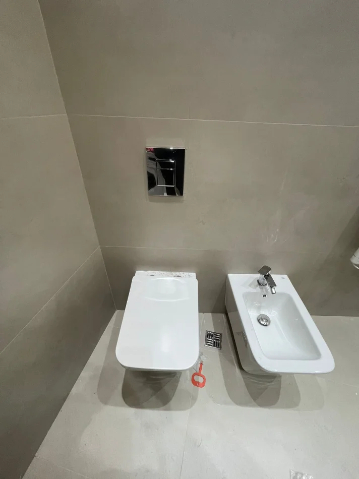 Tirane, jepet me qera ambjent biznesi Kati 3, 67 m² 1.000 € (Prane Stadiumit Arena)