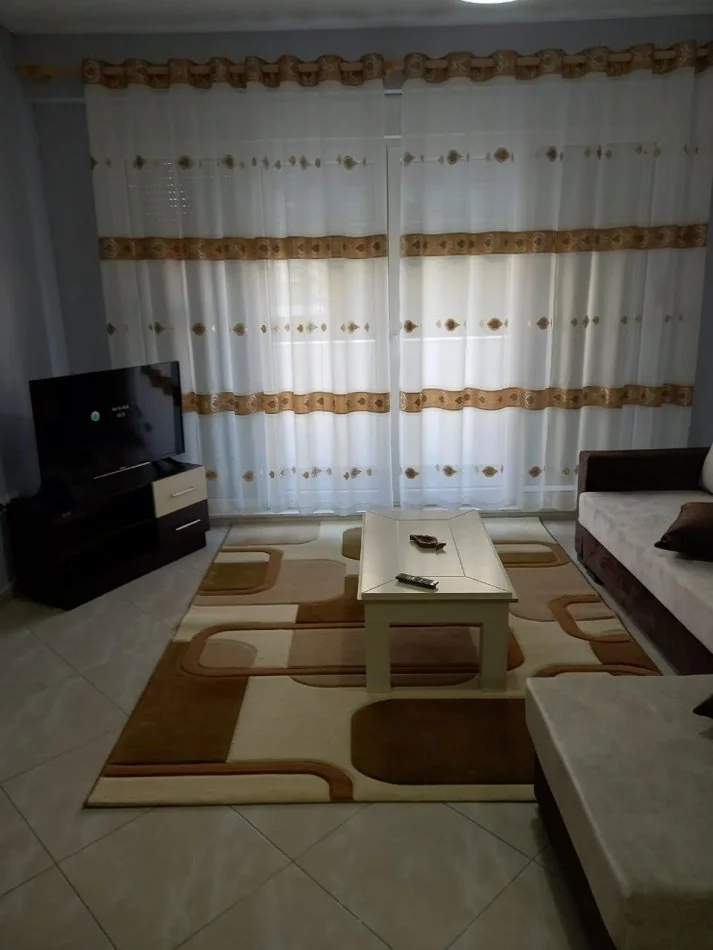 Tirane, jepet me qera apartament 2+1+Ballkon Kati 2, 90 m² 550 € (Liqeni i Thate)