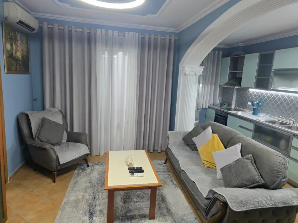 Tirane, jepet me qera apartament 2+1+Ballkon Kati 7, 85 m² 550 € (rruga 5 maj concord center)
