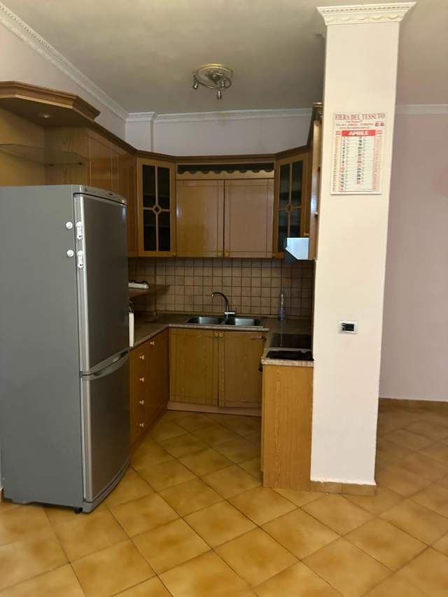 Tirane, jepet me qera apartament 2+1+BLK Kati 2, 88 m² 500 Euro (prane Kristal Center)